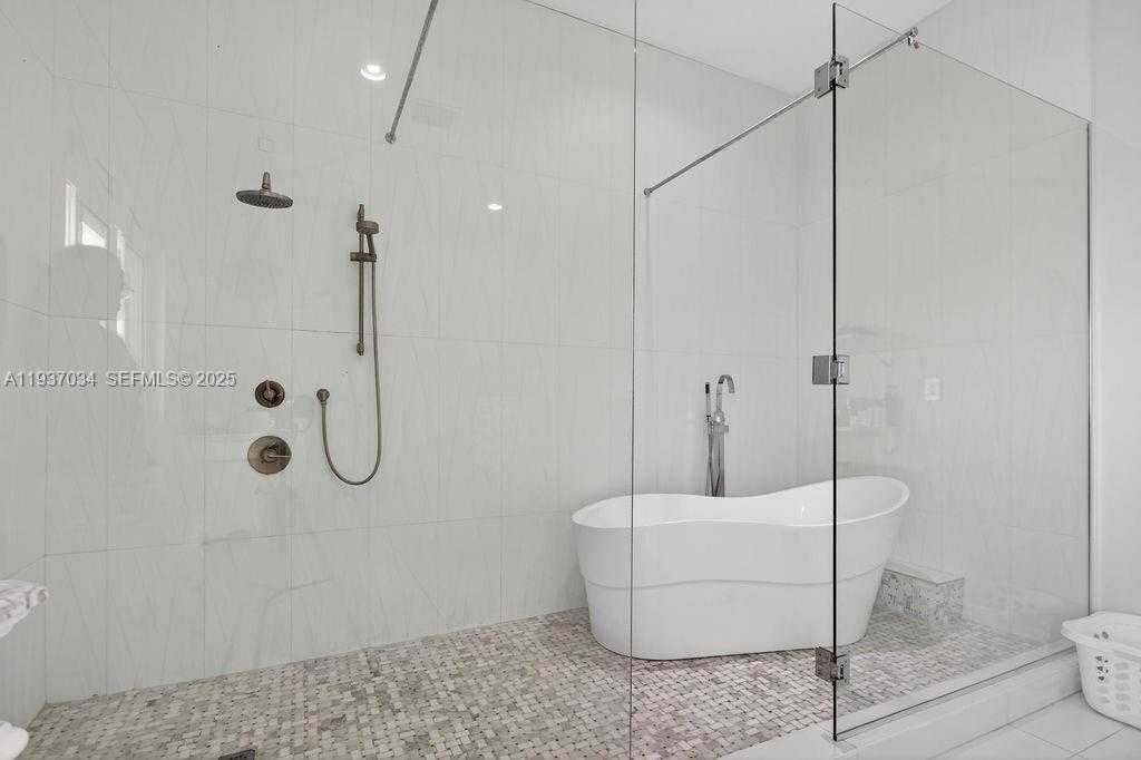 Small Image of PARADISE VIEW VILLA, Out of City Number 81