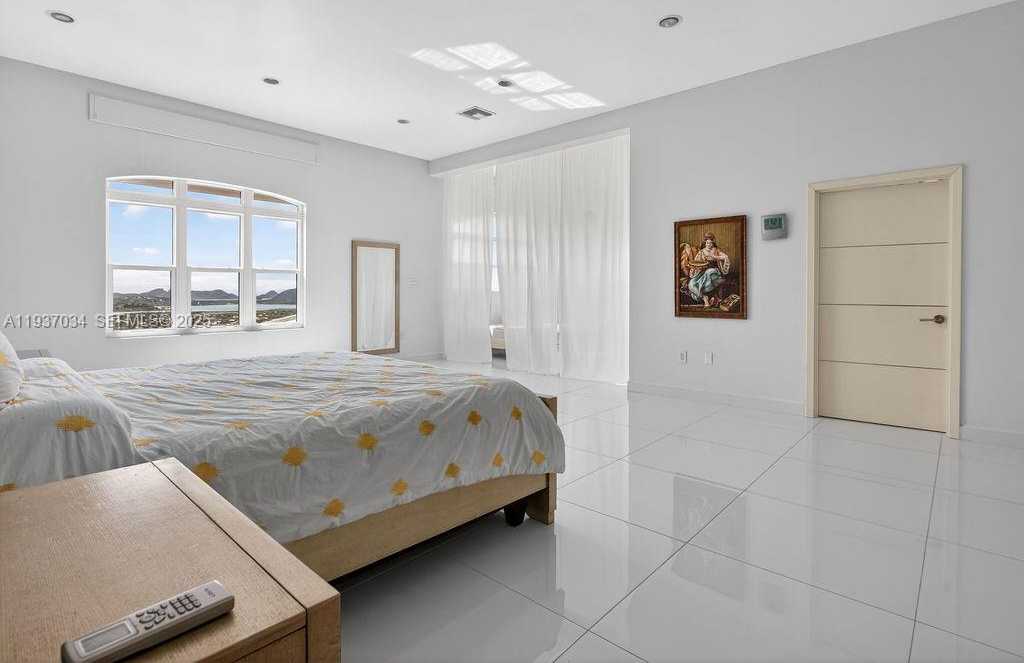 Small Image of PARADISE VIEW VILLA, Out of City Number 83