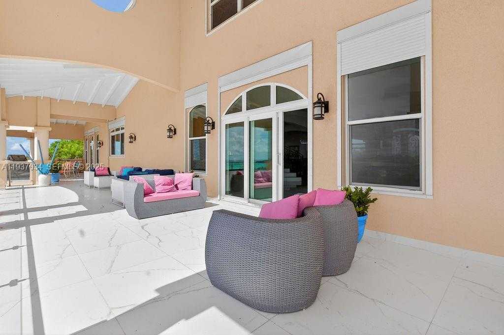 Small Image of PARADISE VIEW VILLA, Out of City Number 9