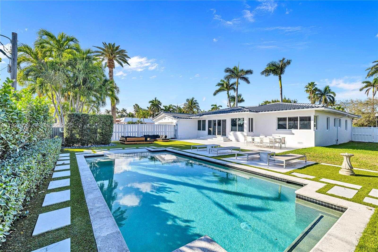 Small Image of 750 HARRISON ST, Hollywood Number 11