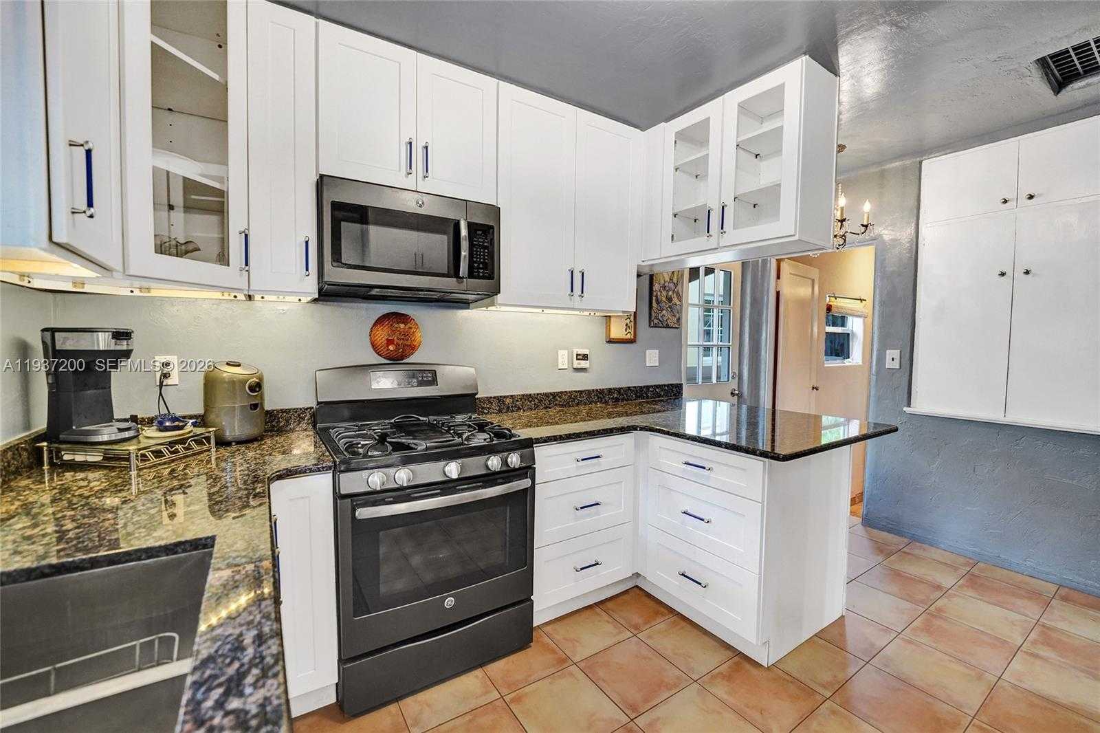 Small Image of 1340 JACKSON ST, Hollywood Number 2