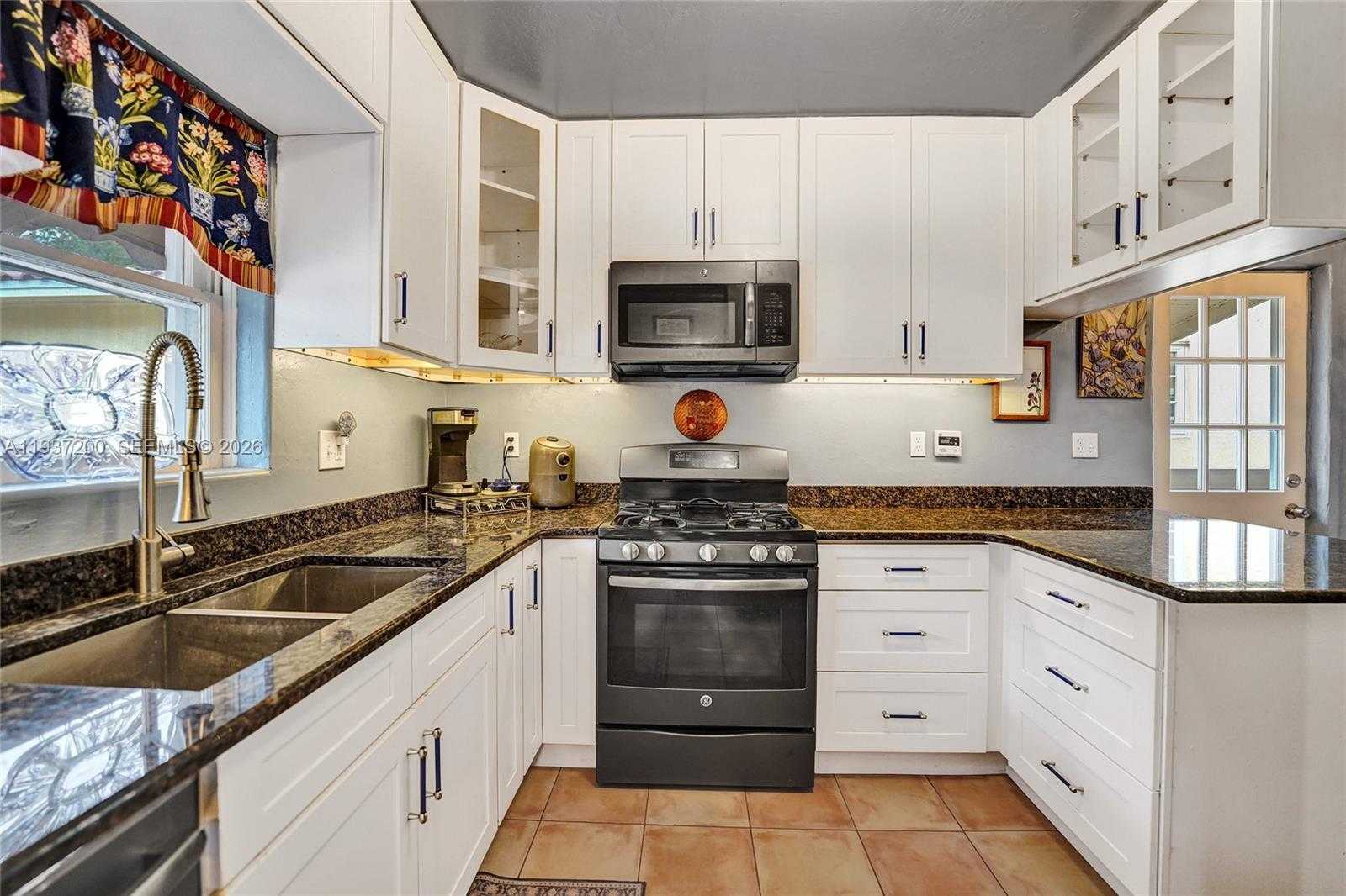 Small Image of 1340 JACKSON ST, Hollywood Number 3