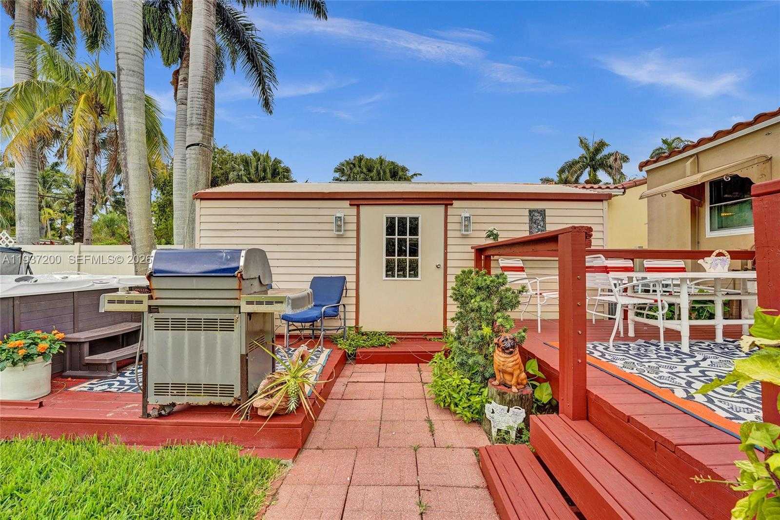 Small Image of 1340 JACKSON ST, Hollywood Number 35