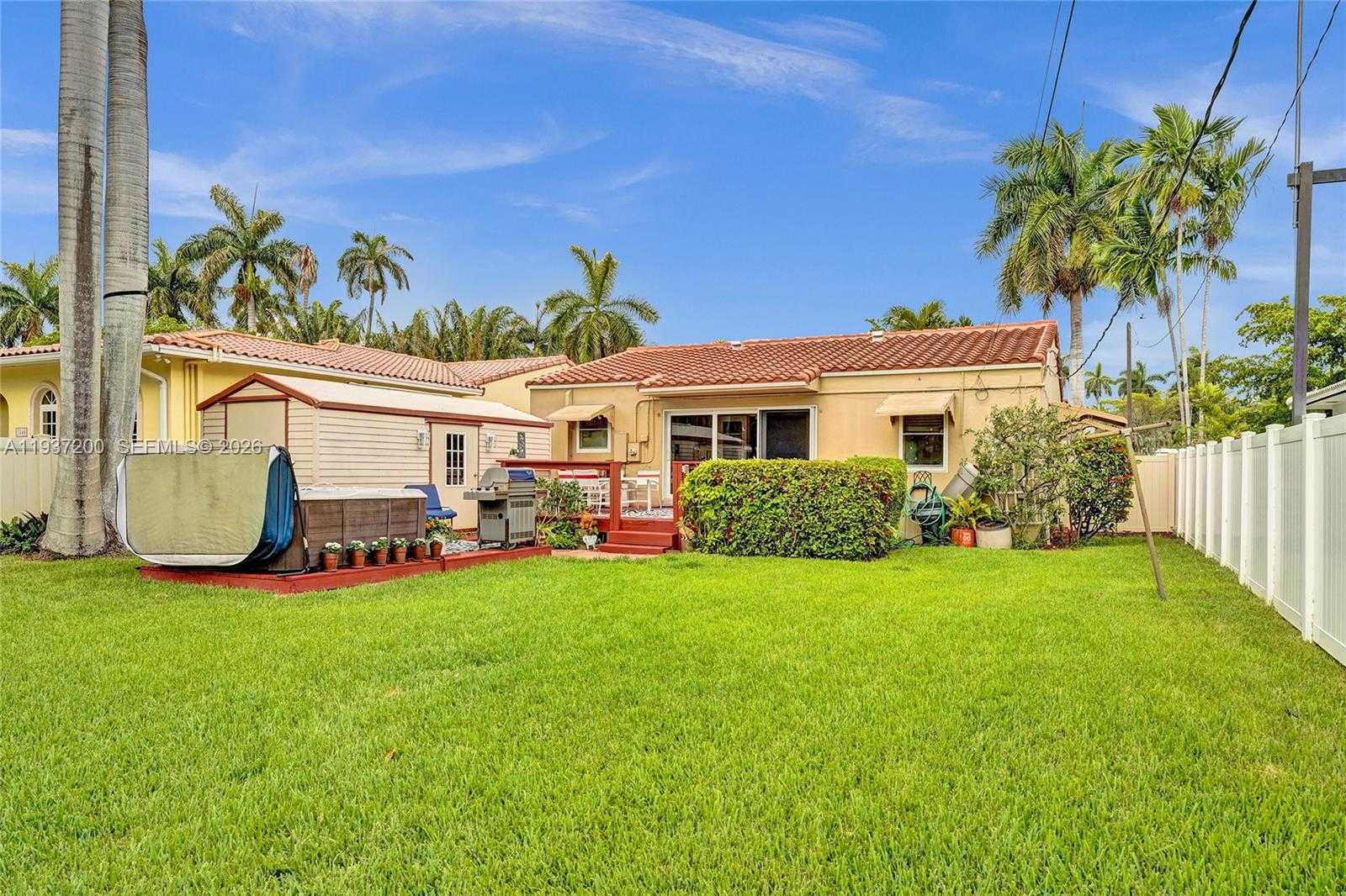 Small Image of 1340 JACKSON ST, Hollywood Number 44