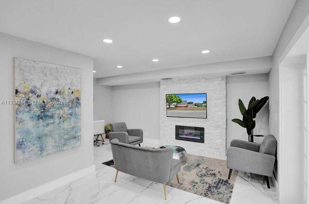 Small Image of 6 SOUTH EAST 11TH CT, Deerfield Beach Number 13