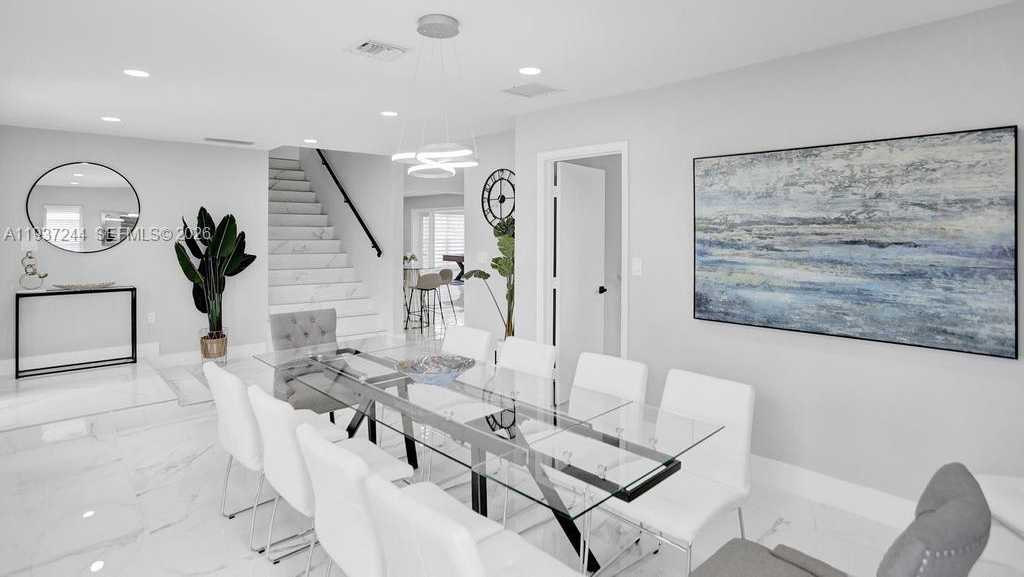 Small Image of 6 SOUTH EAST 11TH CT, Deerfield Beach Number 2