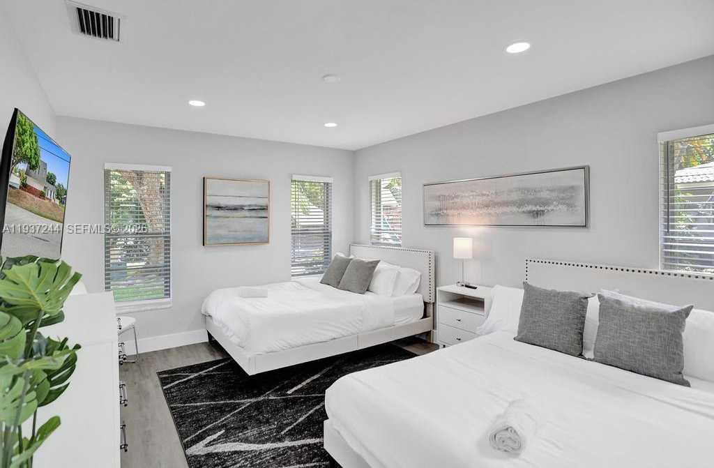 Small Image of 6 SOUTH EAST 11TH CT, Deerfield Beach Number 26