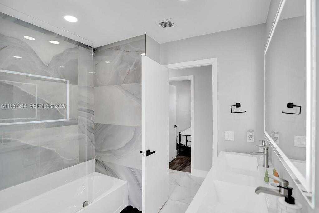 Small Image of 6 SOUTH EAST 11TH CT, Deerfield Beach Number 38