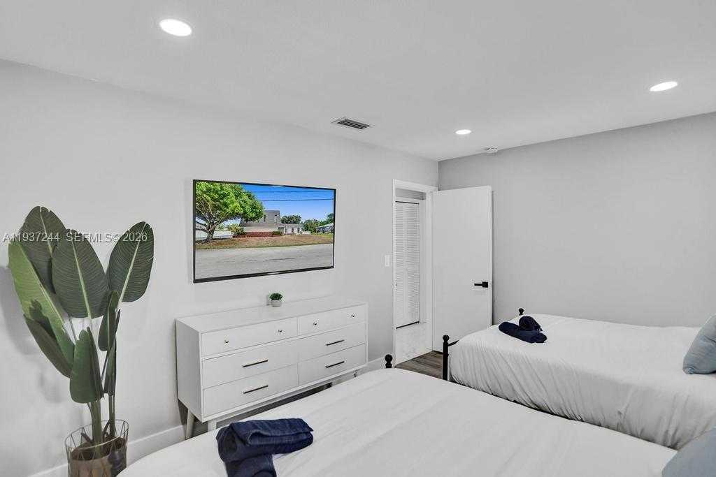 Small Image of 6 SOUTH EAST 11TH CT, Deerfield Beach Number 40