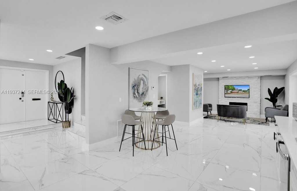 Small Image of 6 SOUTH EAST 11TH CT, Deerfield Beach Number 5