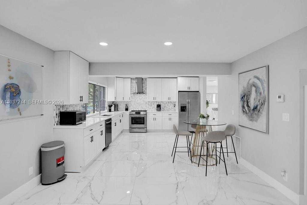 Small Image of 6 SOUTH EAST 11TH CT, Deerfield Beach Number 7