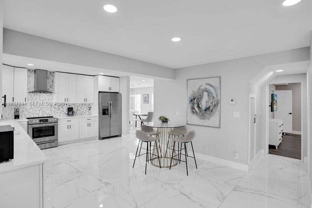 Small Image of 6 SOUTH EAST 11TH CT, Deerfield Beach Number 8