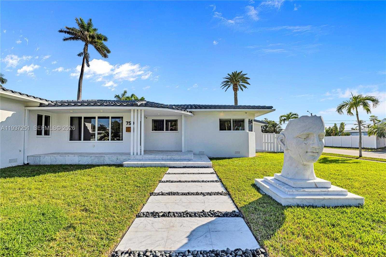 Small Image of 750 HARRISON ST, Hollywood Number 5