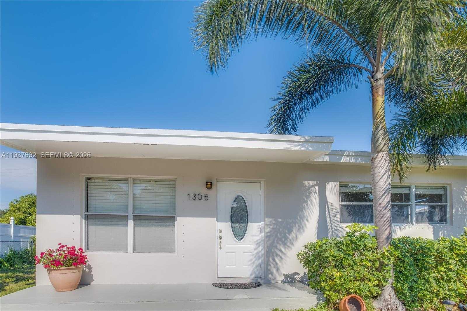 Small Image of 1305 11TH CT, West Palm Beach Number 2