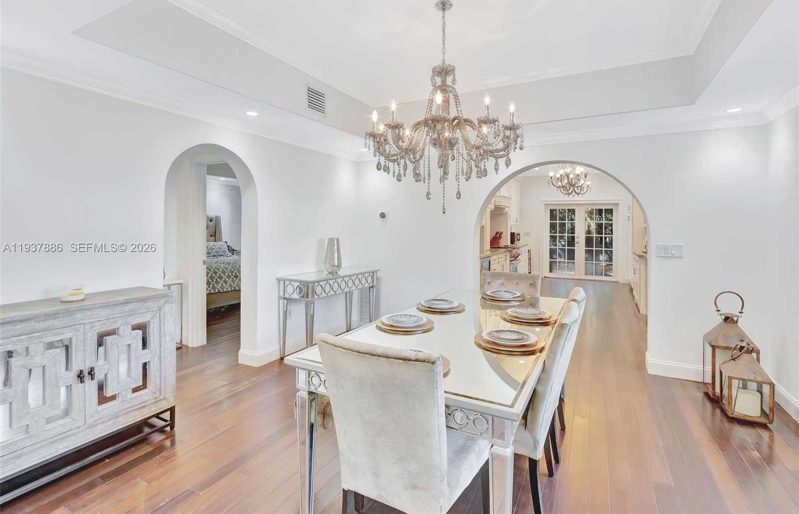 Small Image of 517 MINORCA AVE, Coral Gables Number 10