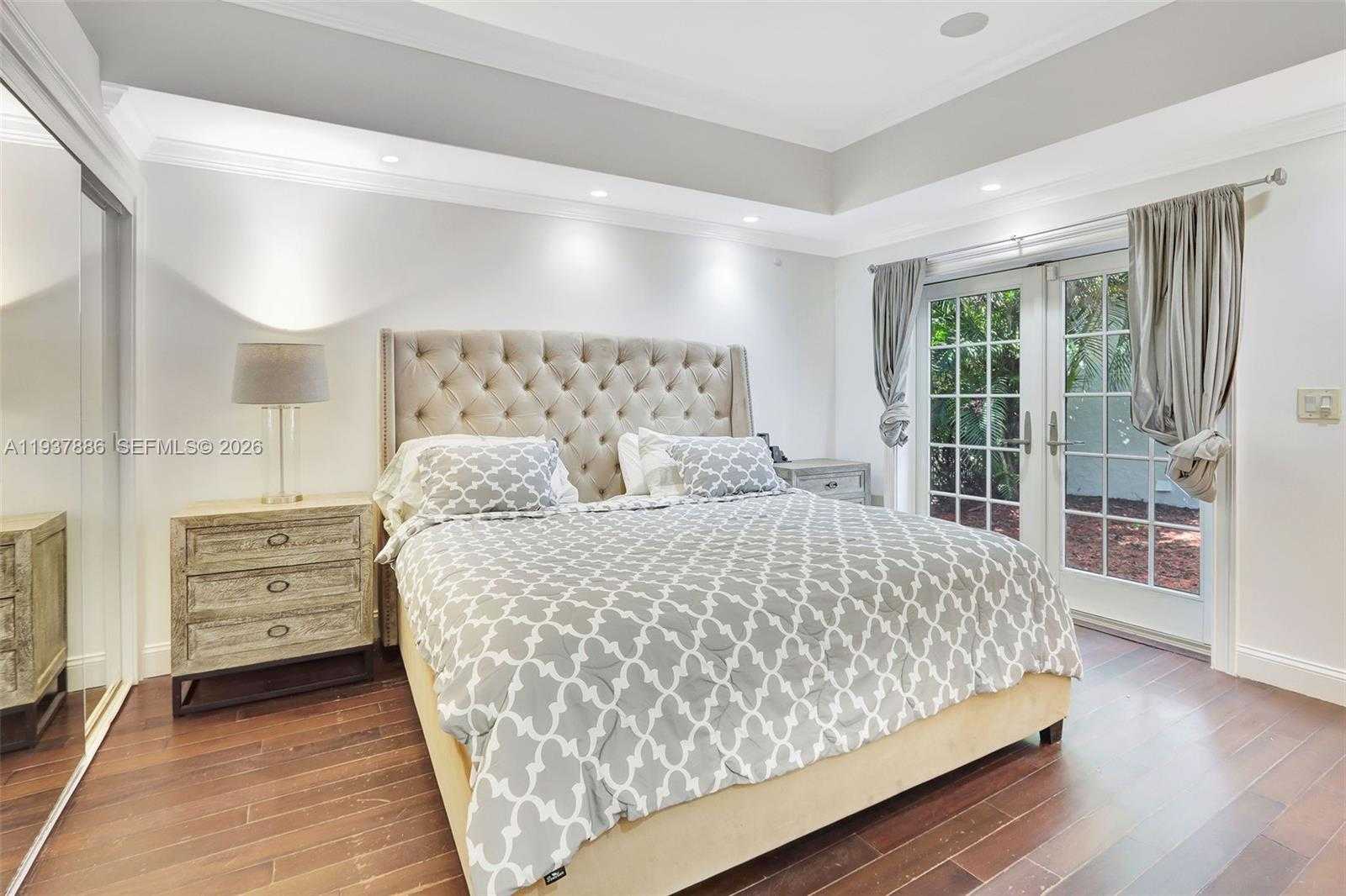 Small Image of 517 MINORCA AVE, Coral Gables Number 14