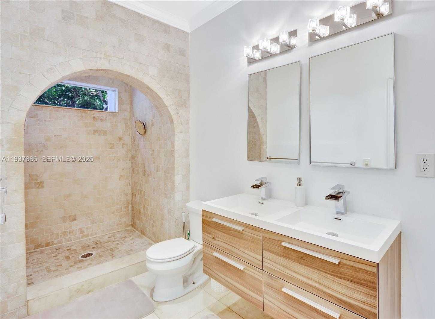 Small Image of 517 MINORCA AVE, Coral Gables Number 15