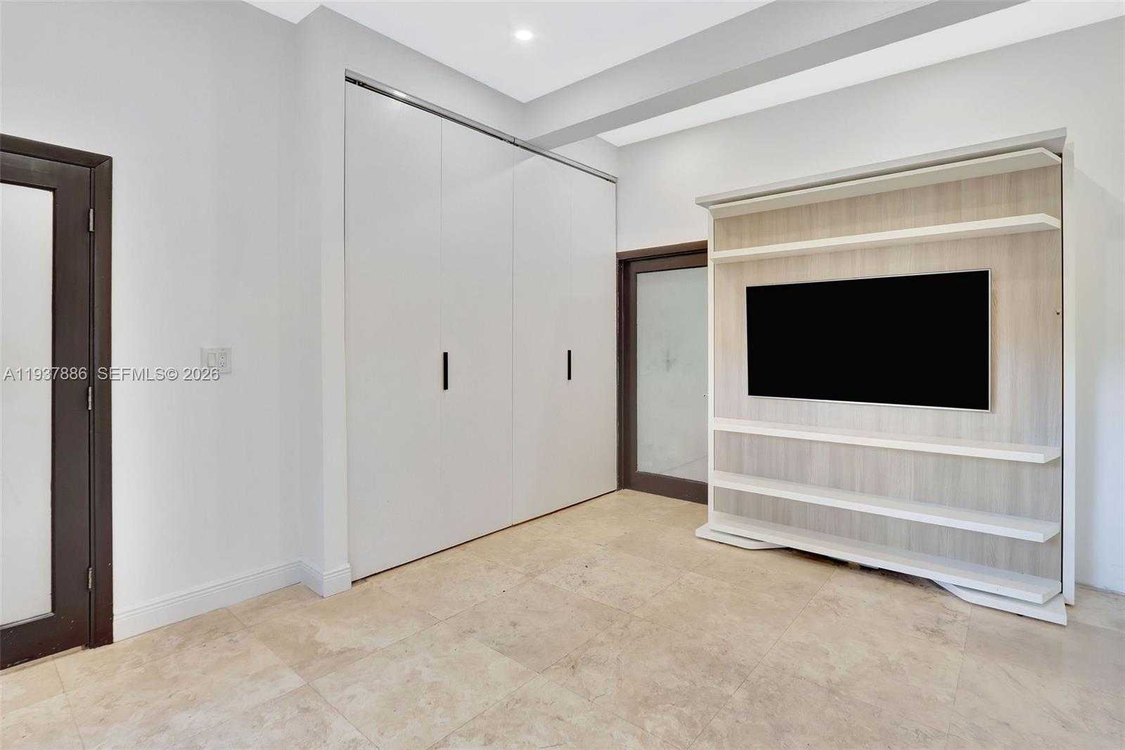 Small Image of 517 MINORCA AVE, Coral Gables Number 17