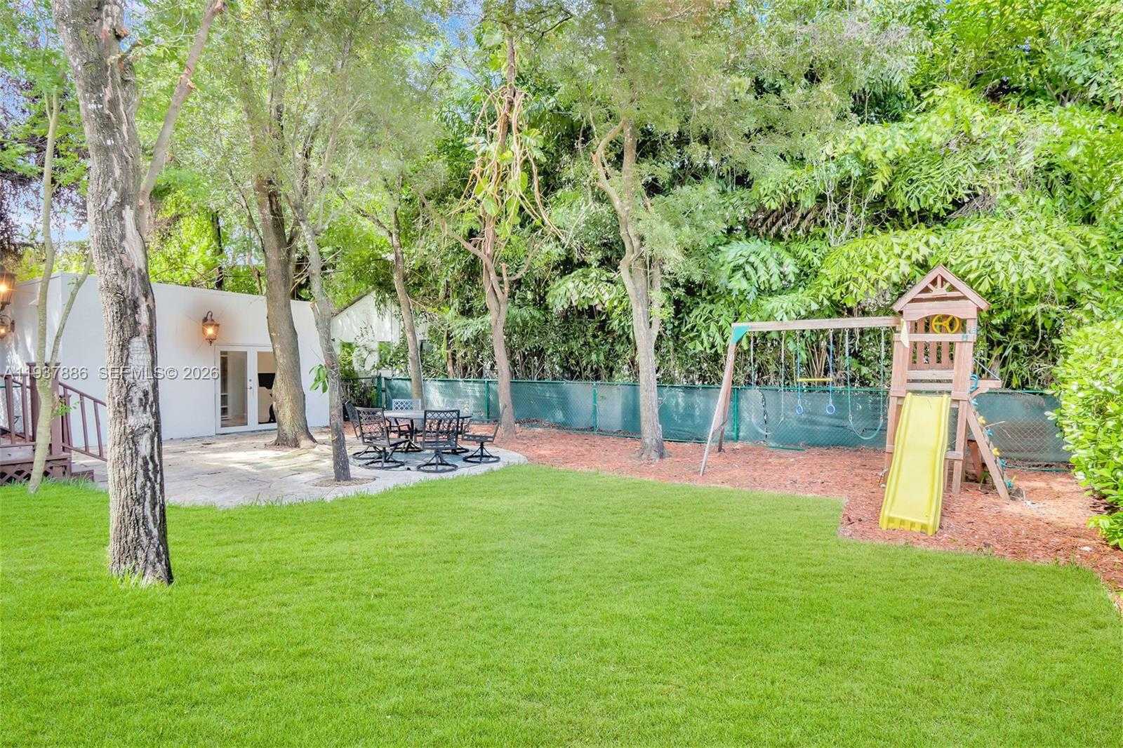 Small Image of 517 MINORCA AVE, Coral Gables Number 5