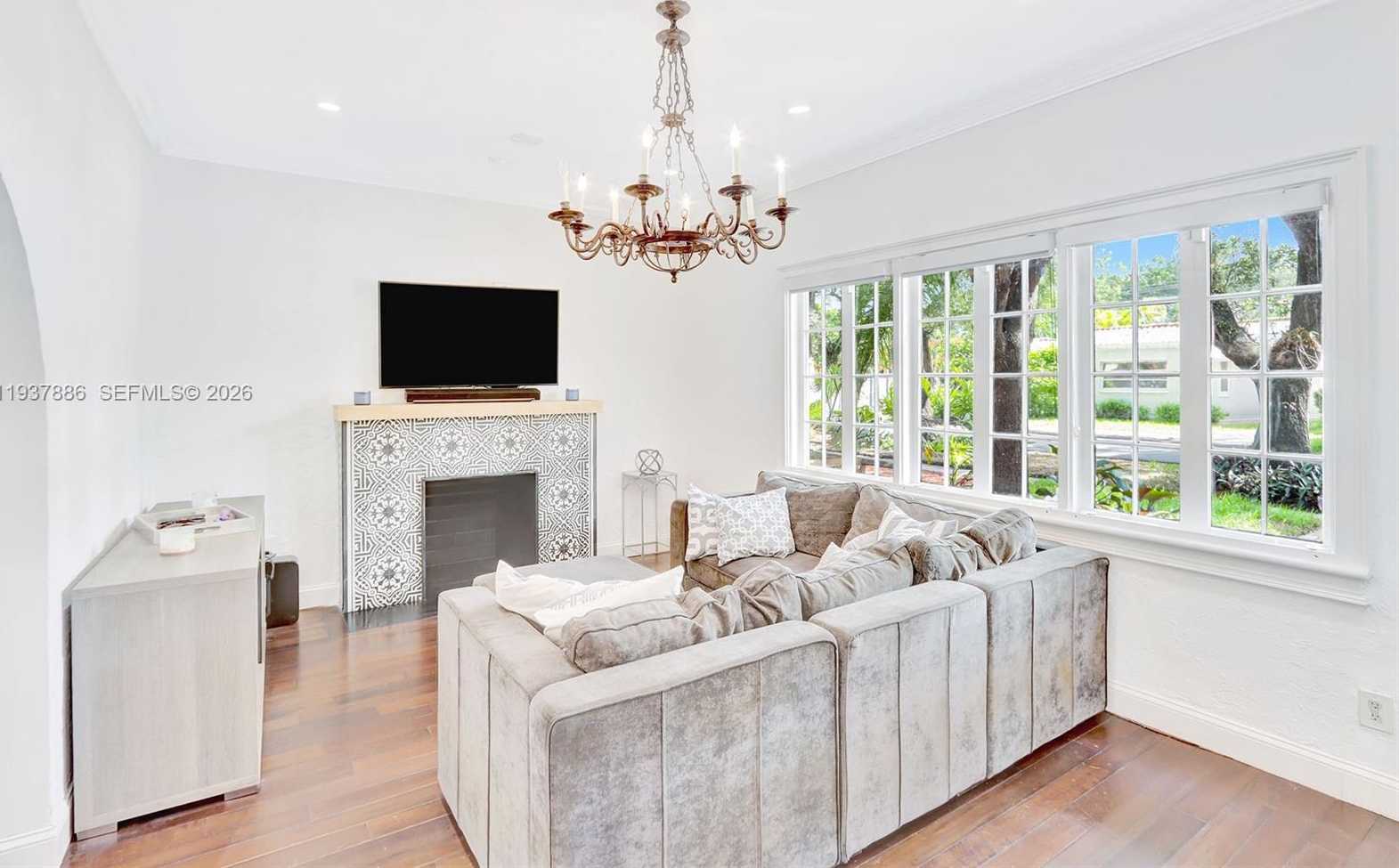 Small Image of 517 MINORCA AVE, Coral Gables Number 8