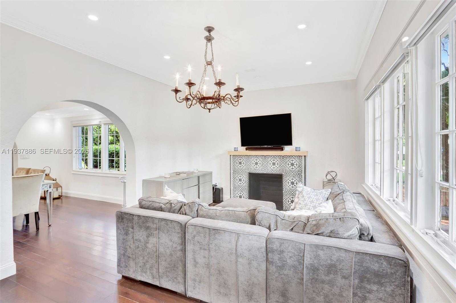 Small Image of 517 MINORCA AVE, Coral Gables Number 9