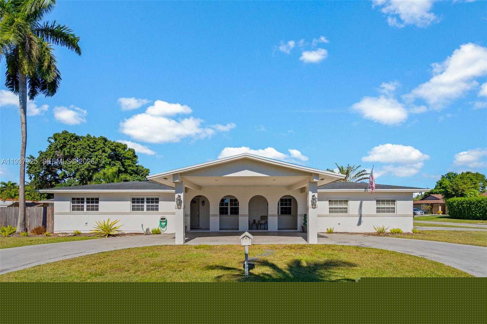 Small Image of 12805 SOUTH WEST 193RD TER, Miami Number 1