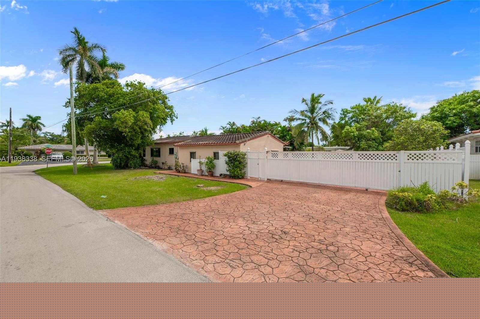 Small Image of 11490 WEST BISCAYNE CANAL RD, Miami Number 5