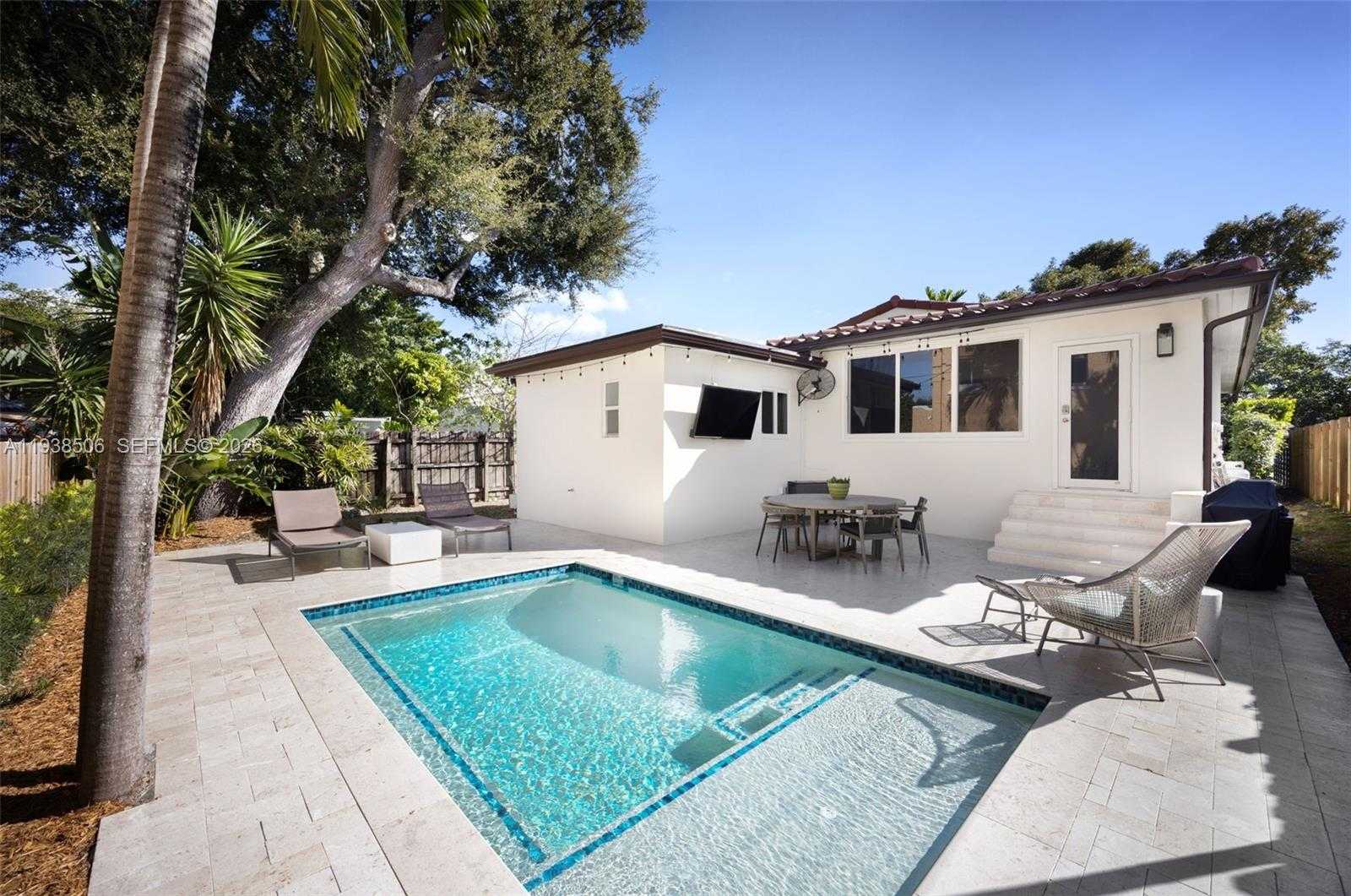 Small Image of 1429 SOUTH WEST 15TH ST, Miami Number 21