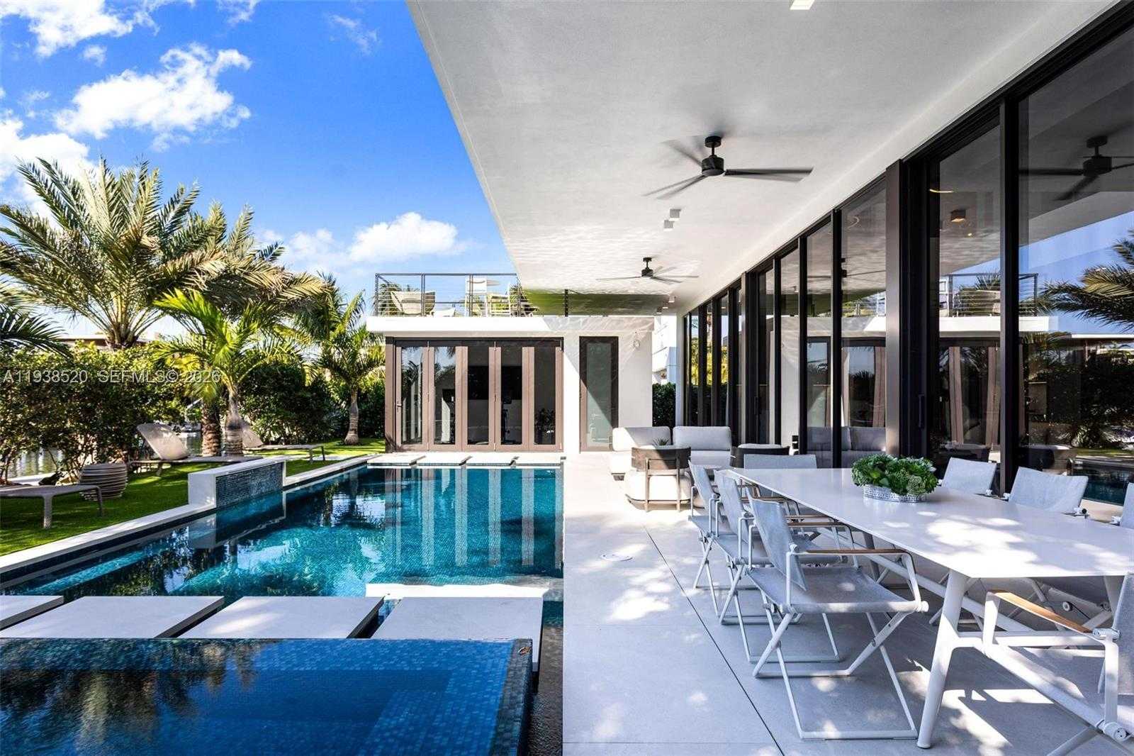 Small Image of 13000 NORTH BAYSHORE DR, North Miami Number 16