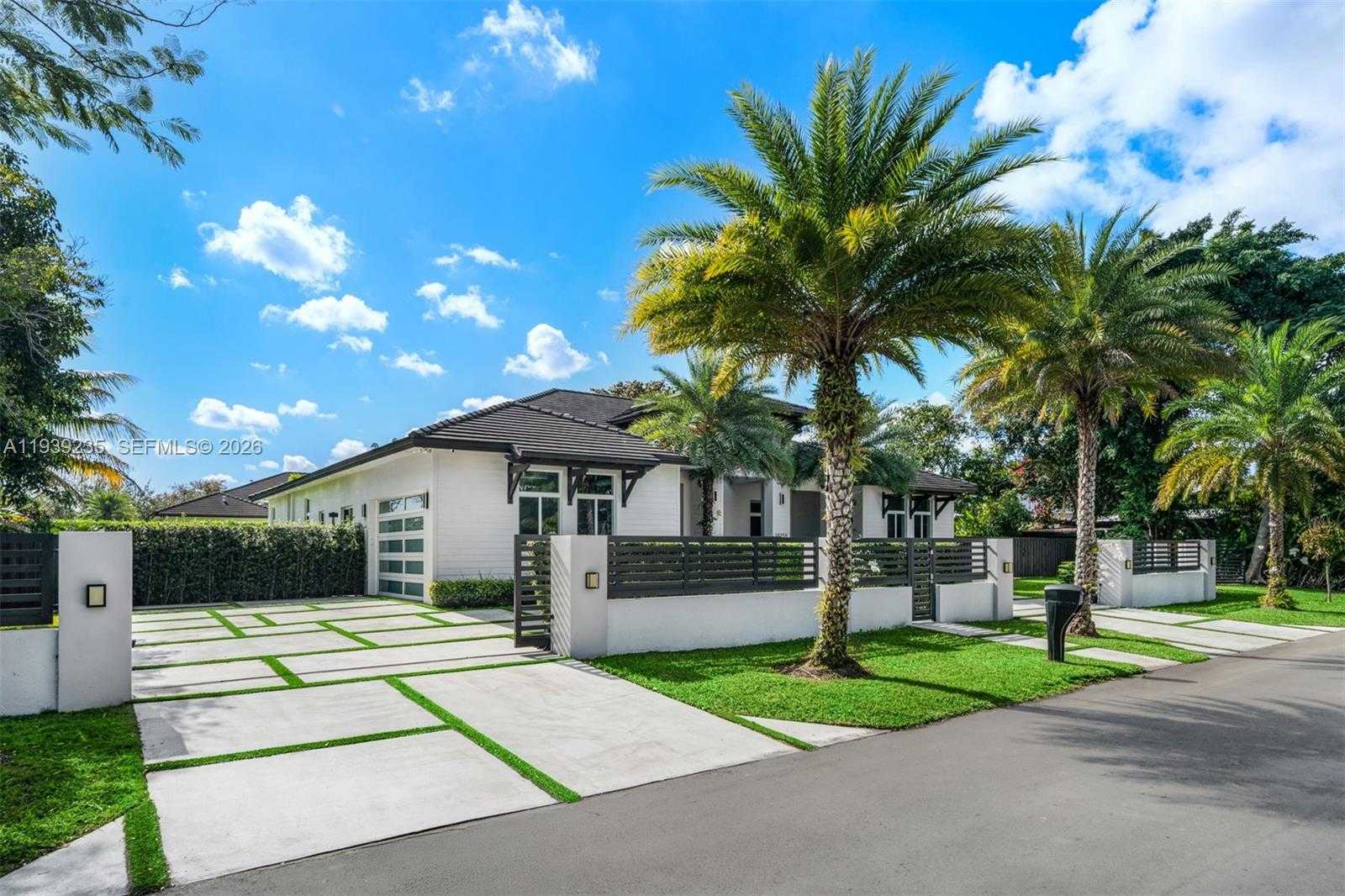 Small Image of 10250 SOUTH WEST 135TH ST, Miami Number 31