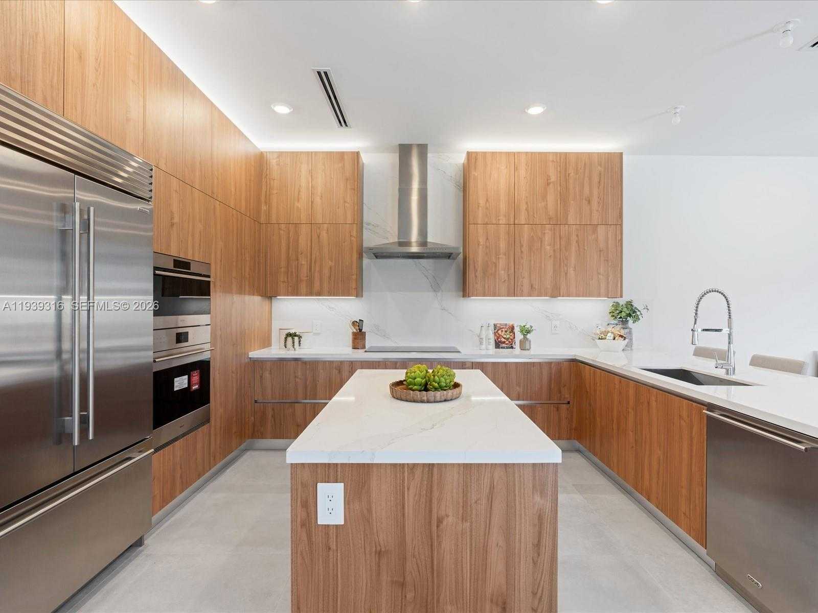 Small Image of 19701 NORTH EAST 16 PI, Miami Number 13