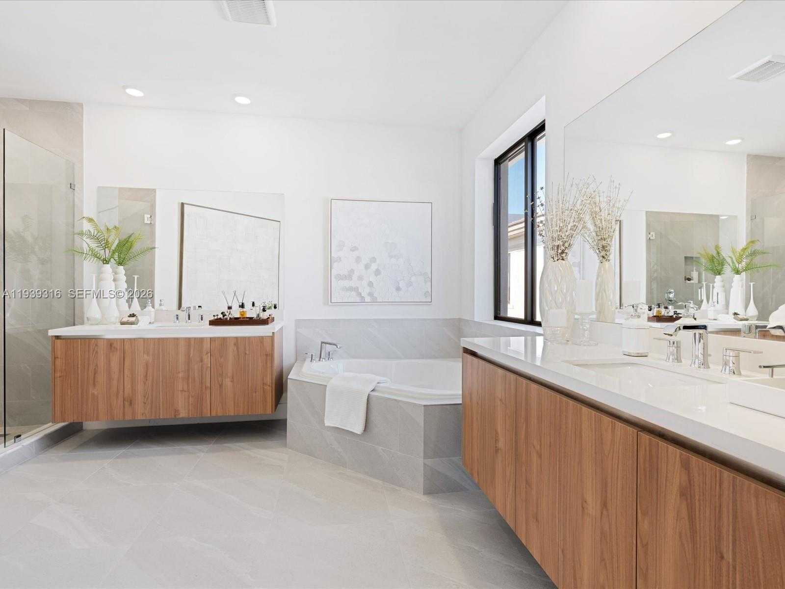 Small Image of 19701 NORTH EAST 16 PI, Miami Number 30