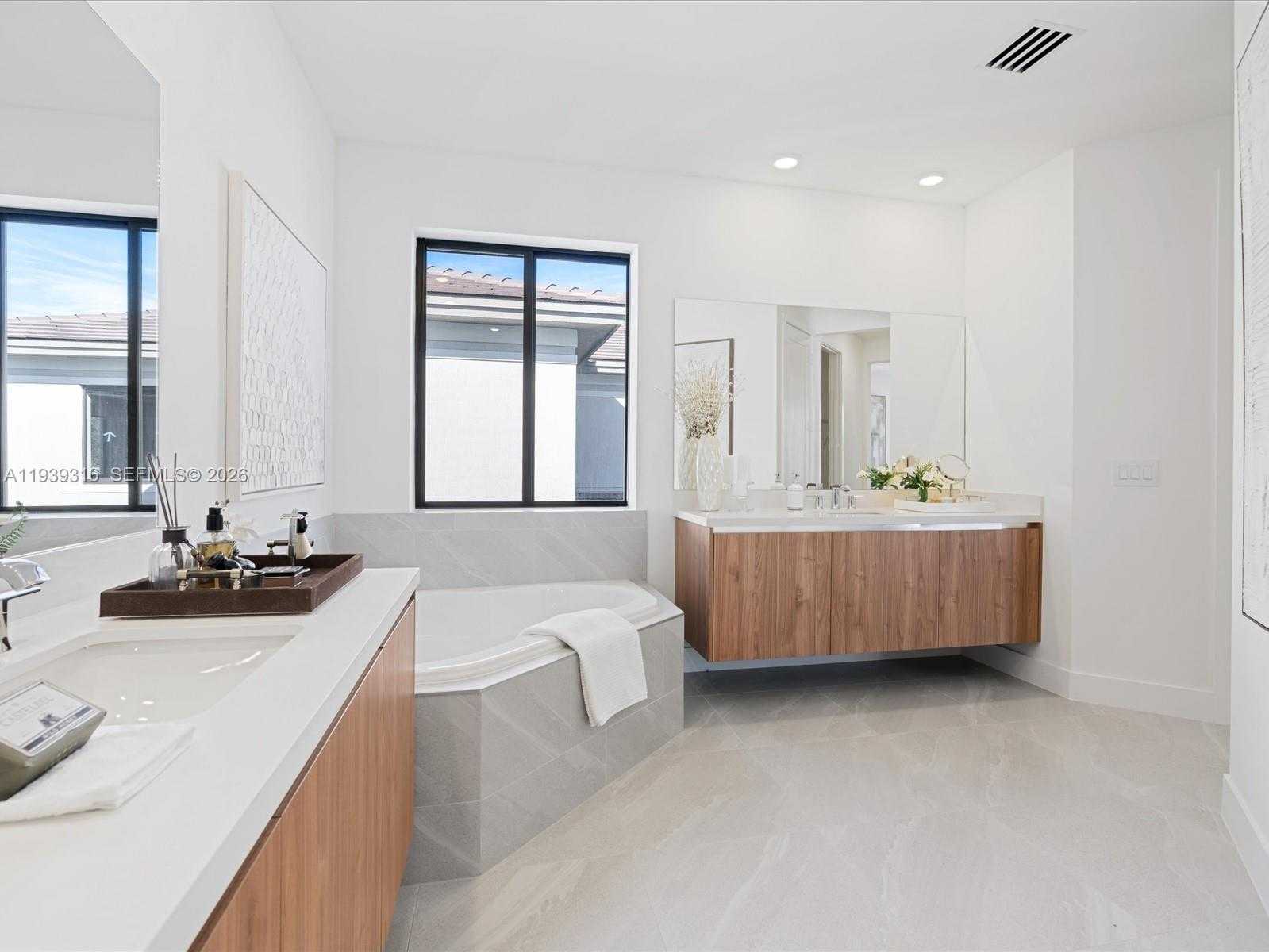 Small Image of 19701 NORTH EAST 16 PI, Miami Number 31