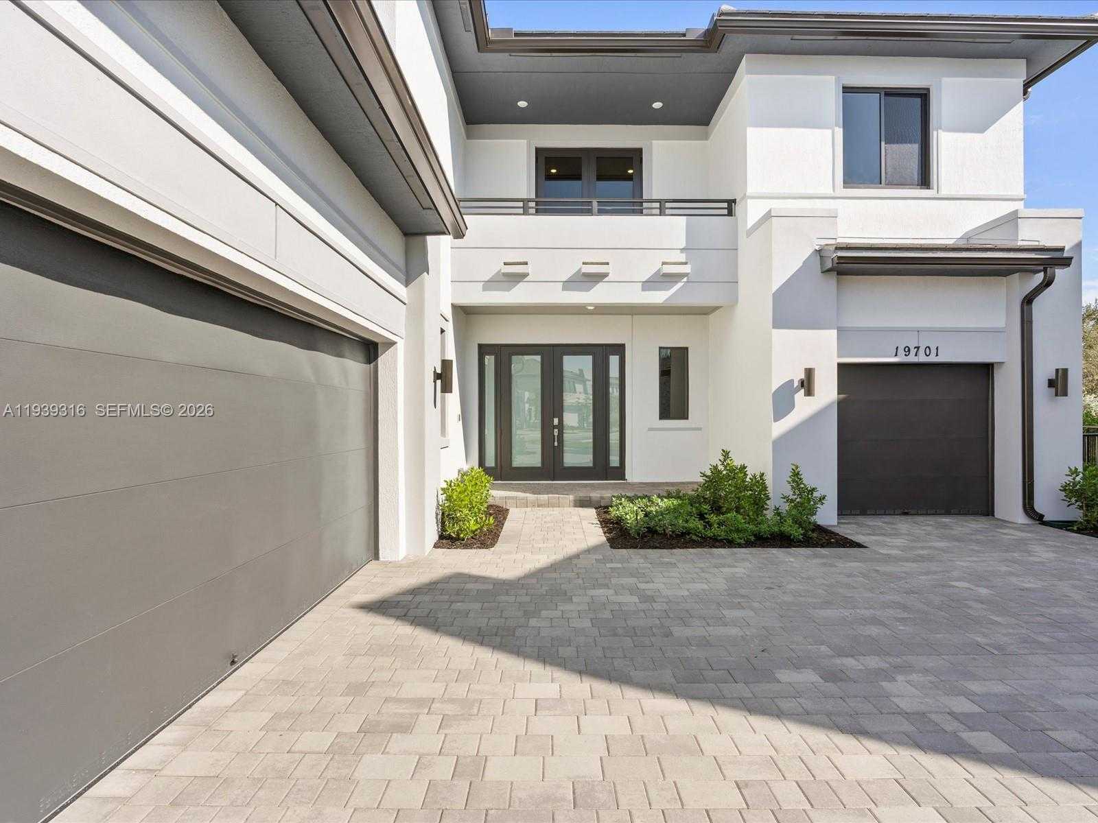 Small Image of 19701 NORTH EAST 16 PI, Miami Number 36