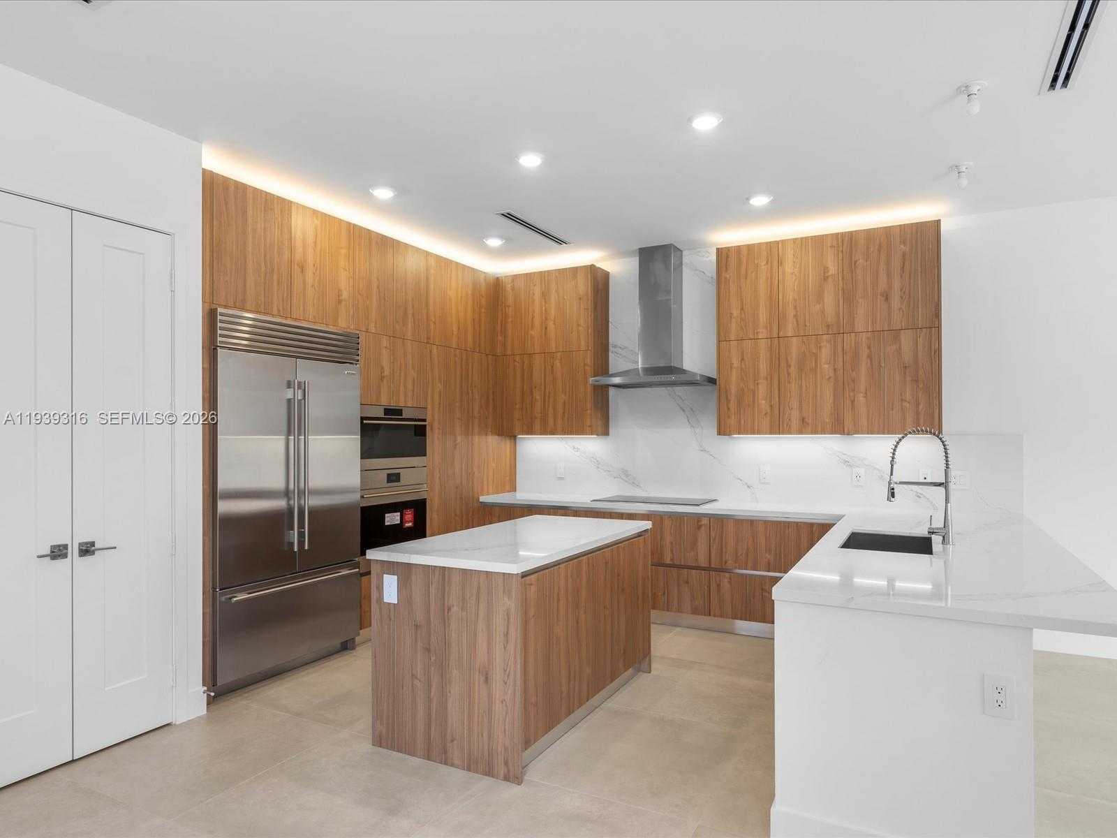 Small Image of 19701 NORTH EAST 16 PI, Miami Number 66