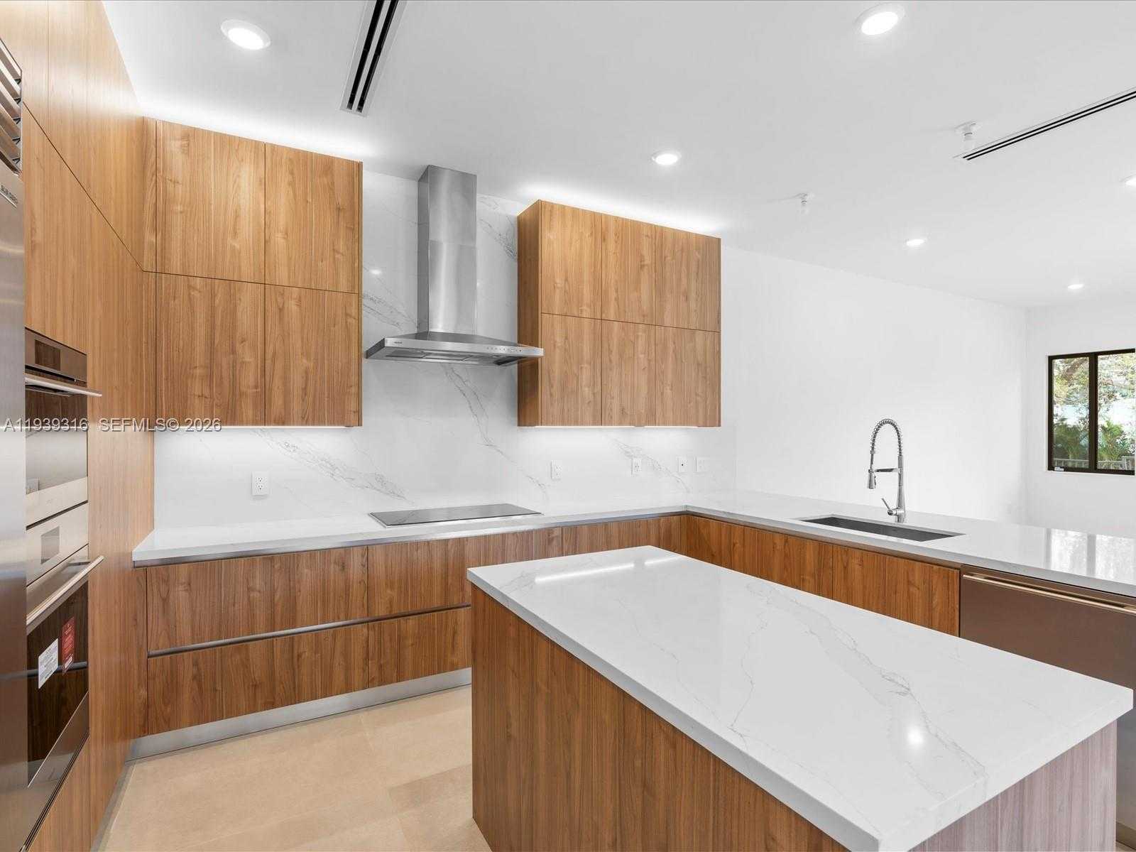 Small Image of 19701 NORTH EAST 16 PI, Miami Number 68