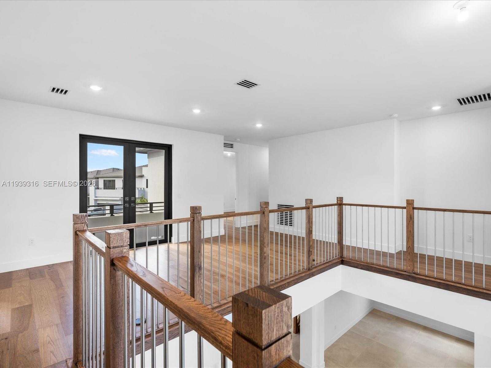 Small Image of 19701 NORTH EAST 16 PI, Miami Number 76