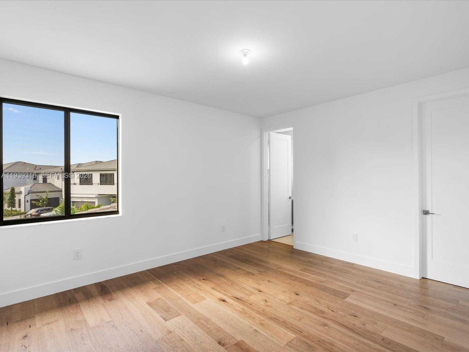 Small Image of 19701 NORTH EAST 16 PI, Miami Number 77