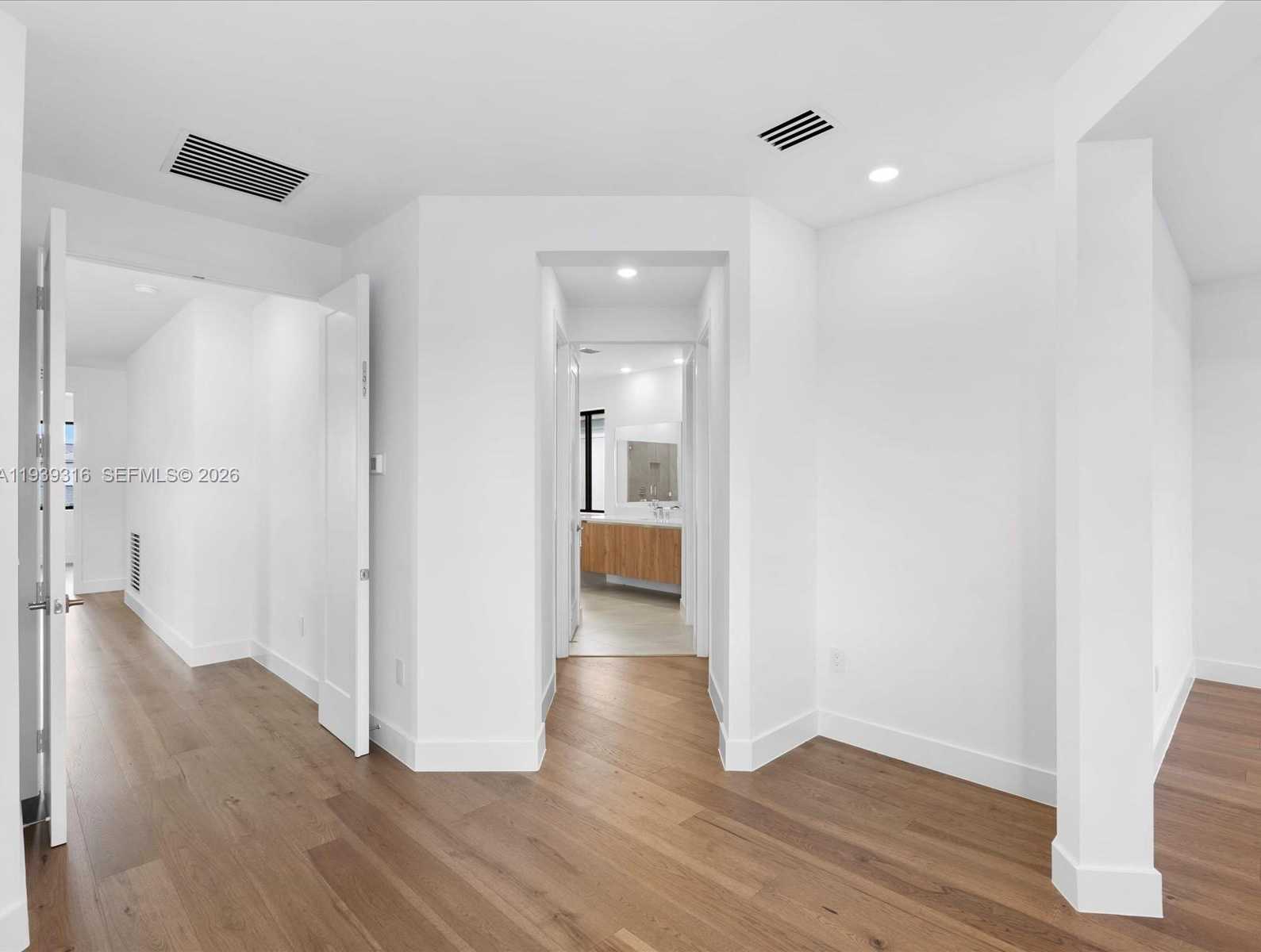 Small Image of 19701 NORTH EAST 16 PI, Miami Number 84