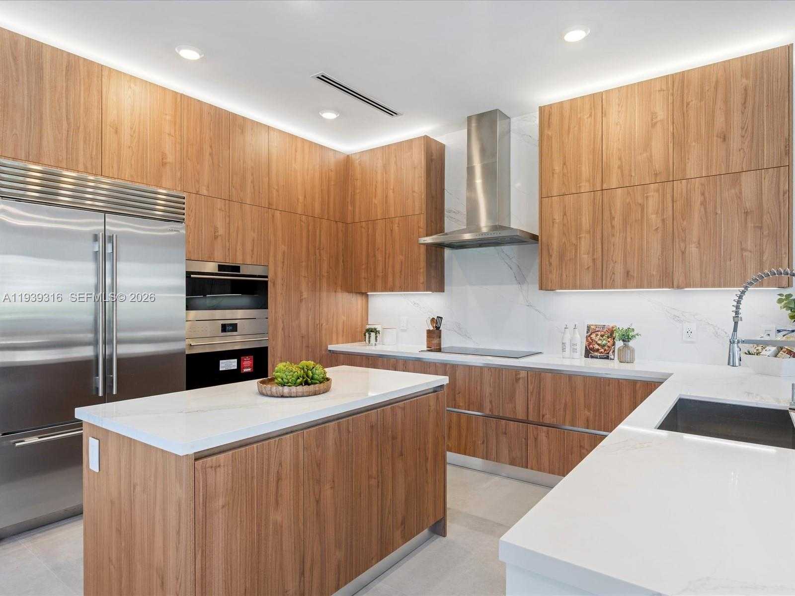 Small Image of 19701 NORTH EAST 16 PI, Miami Number 94