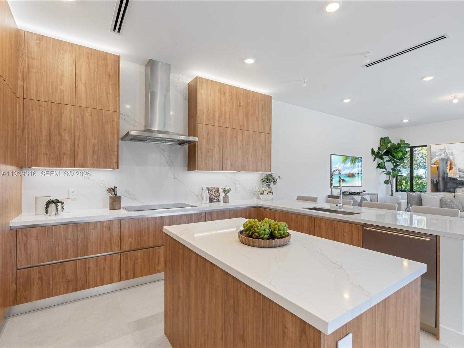 Small Image of 19701 NORTH EAST 16 PI, Miami Number 95