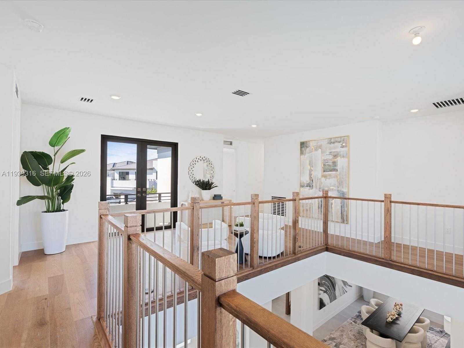 Small Image of 19701 NORTH EAST 16 PI, Miami Number 98