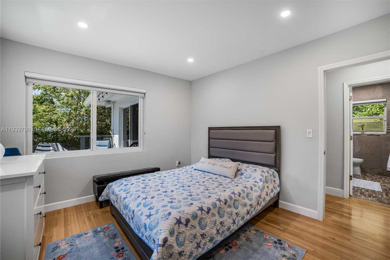 Small Image of 680 NORTH EAST 81 STREET, Miami Number 11