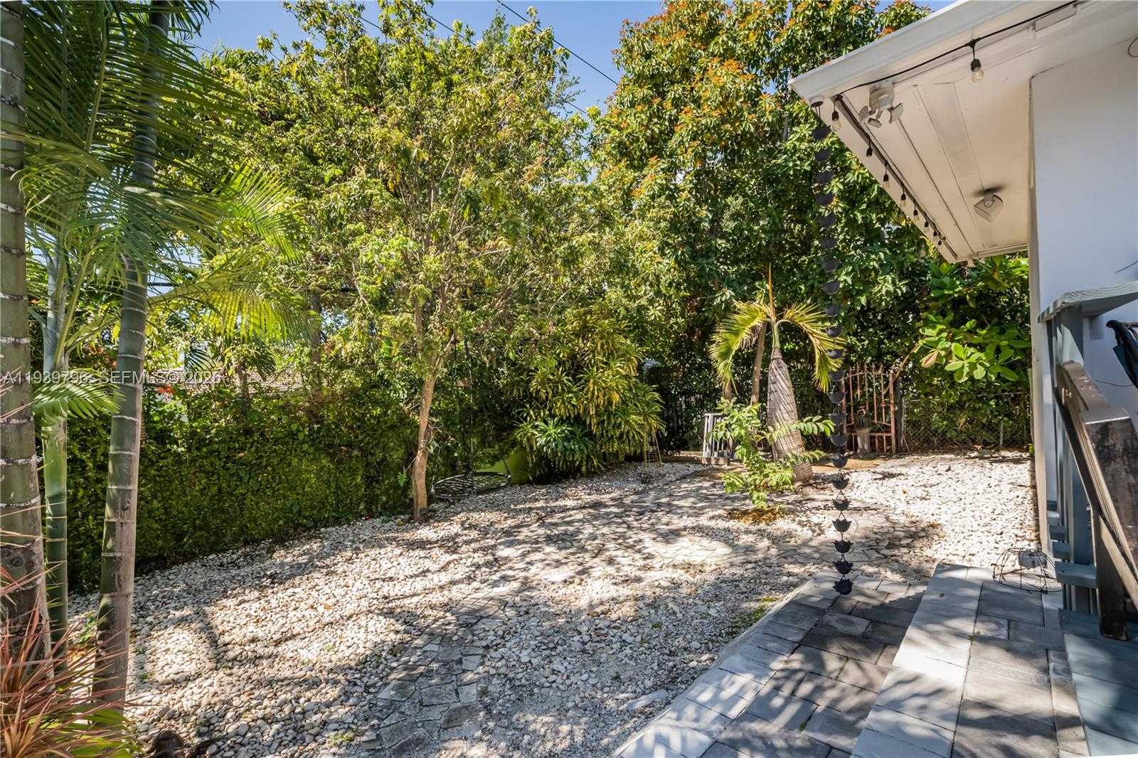 Small Image of 680 NORTH EAST 81 STREET, Miami Number 39