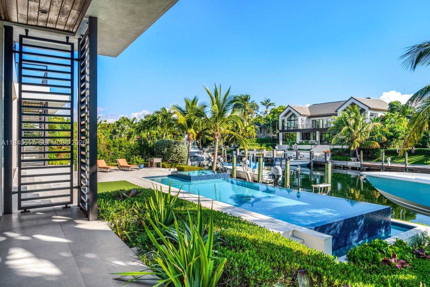 Small Image of 6853 SUNRISE CT, Coral Gables Number 17