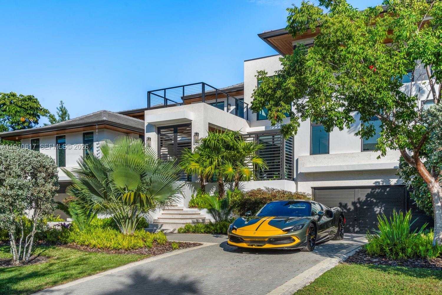 Small Image of 6853 SUNRISE CT, Coral Gables Number 2