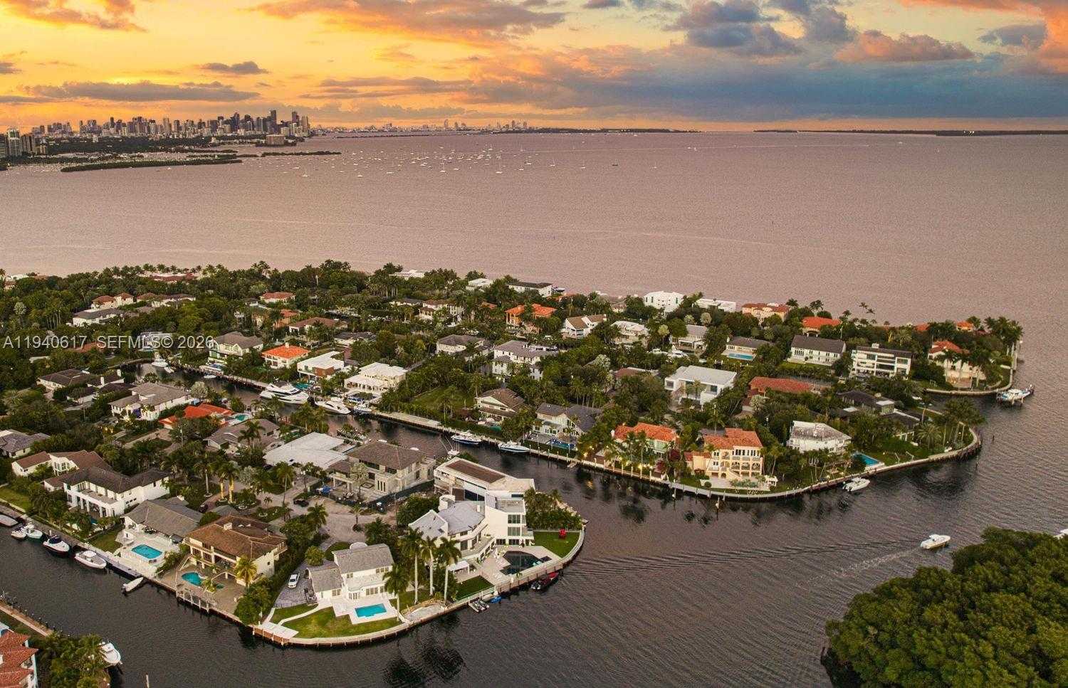 Small Image of 6853 SUNRISE CT, Coral Gables Number 32