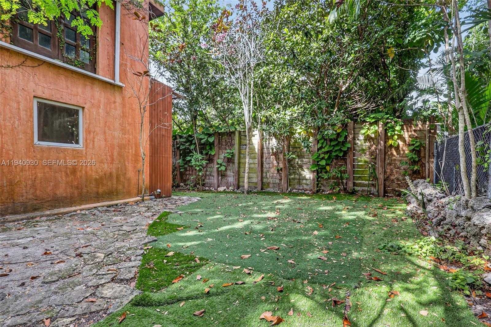 Small Image of 1852 SOUTH WEST 2ND AVE, Miami Number 26