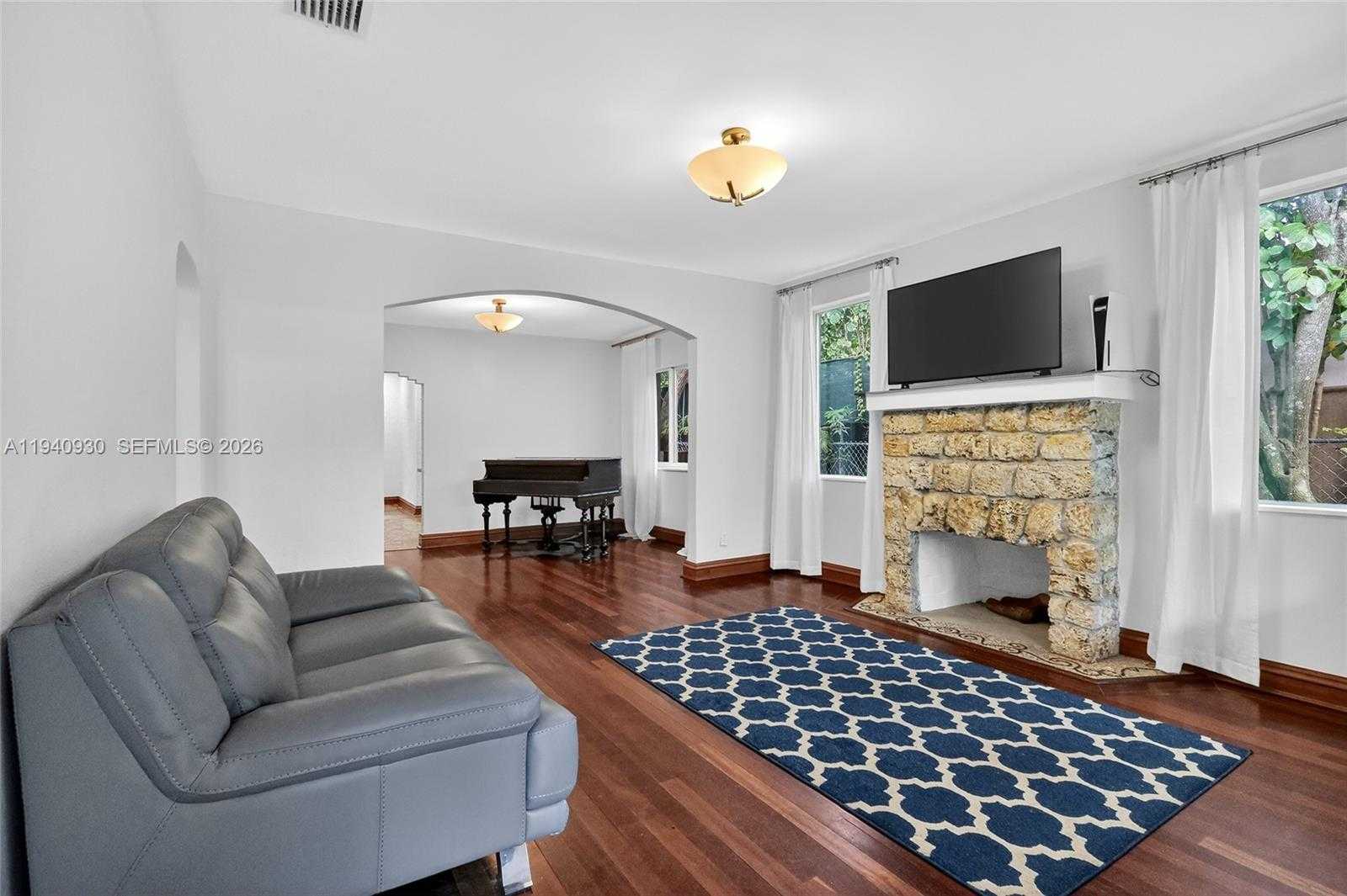 Small Image of 1852 SOUTH WEST 2ND AVE, Miami Number 3