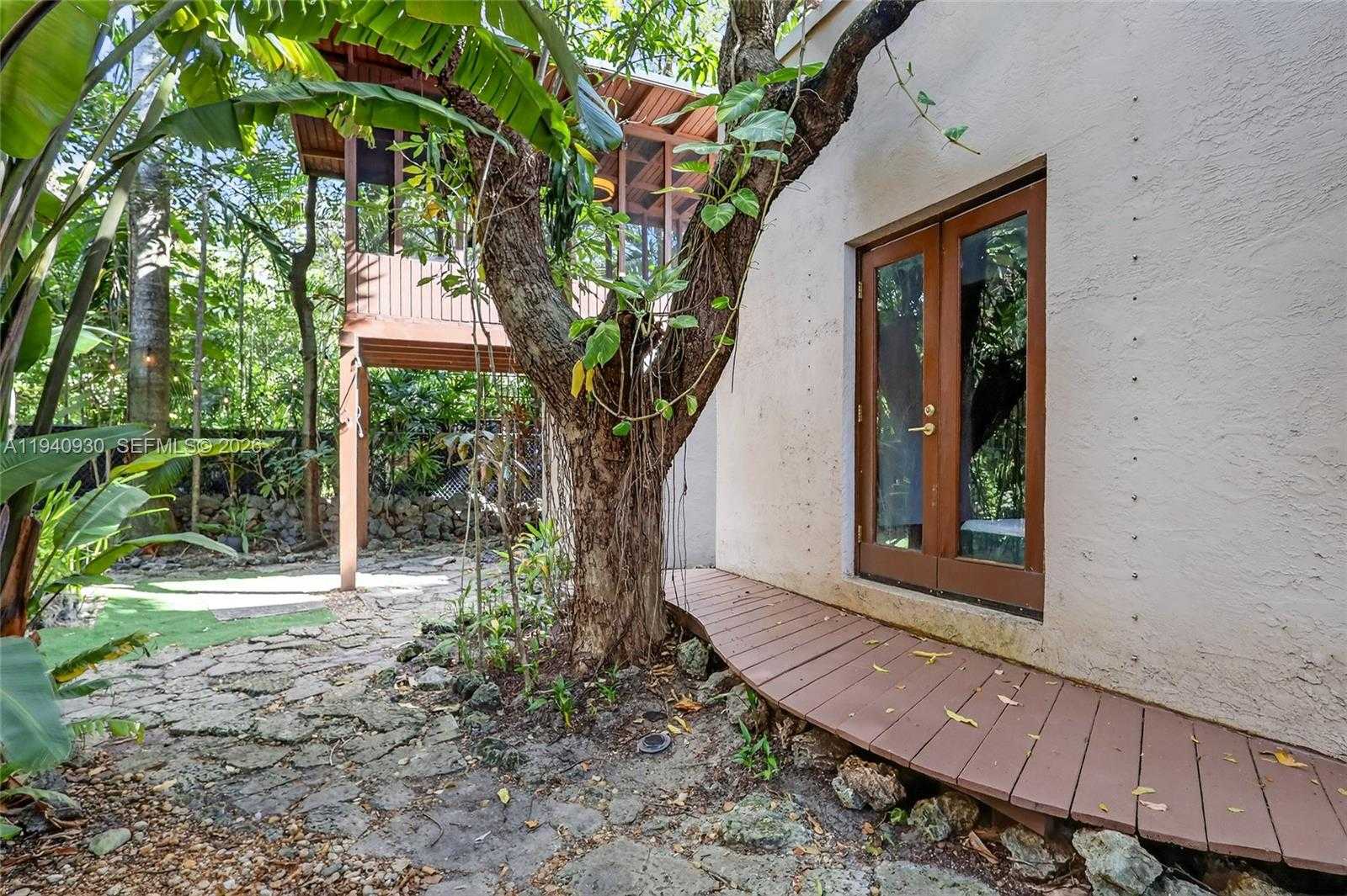 Small Image of 1852 SOUTH WEST 2ND AVE, Miami Number 35